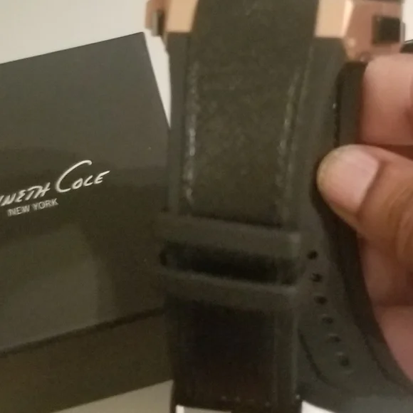 Watch - Picture 4 of 9